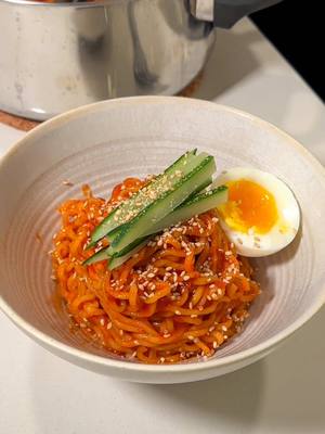 A post by @hwoo.lee on TikTok caption: an easy 10min weeknight meal la, 🗣️BIBIM GUKSUUUUUUUU 10min Bibim Guksu (Ramen) Recipe: 2 - instant ramen packs 1/2 cup - kimchi, minced 1/4 cup - kimchi juice 3 tbsp - gochujang 1 tbsp - gochugaru 2 tbsp - rice vinegar 1 tbsp - soy sauce 1.5 tbsp - sesame oil 1 - garlic clove, minced sprite, to taste toasted sesame seeds cucumber, julienne soft-boiled egg #ramennoodles #bibimguksu #EasyRecipes