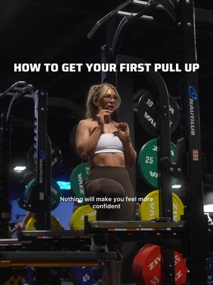 A post by @daileylifts on TikTok caption: HOW TO GET YOUR FIRST PULL UP - and quickly 😤 Negative pull ups are the eccentric part of a pull up (the way down) and are great at teaching your body how to perform a pull up. When you begin to gradually increase the amount of time it takes you to lower yourself, you will build the strength necessary to complete a full pull up ✨ it also helps to improve core stabilization & grip strength I prefer to do a wider grip (as shown) or a neutral grip. You can also opt for more of a chin up grip (underhand) if that is more comfortable 3-4 sets of 4 reps. Do this twice a week minimum if you're goal is to get your first pull up quickly (by quickly I mean months instead of years lol) & efficiently. Also do this at the BEGINNING of your workout. Flared leggings are from @Alphalete 🫶🏼 'DAILEY' #pullup #howto #howtopullup #pulluptutorial #chinups #fitnessmotivation #strongwomen #gymgirl #girlswholift