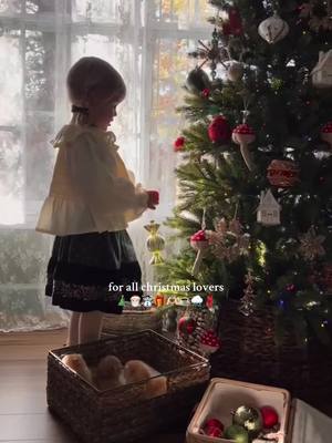 A post by @festiveholidaycheer on TikTok caption: 🥹🫶🏻 #christmaslovers #cozy #christmas #snow #whitechristmas #winteraesthetic #christmasdecor #navidad #christmastiktok #snownight #chrismastree #viralvideo #xmas #besttimeoftheyear #bestvideo  #christmascountdown #fyp 