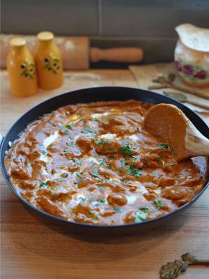 A post by @mxriyum on TikTok caption: Silkiest butter chicken ♥︎ with homemade cheese stuffed garlic naan 