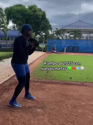 A post by @estarlin_gabriel on TikTok caption: #vira #baseball #king👑👑 llego navidad gente y el cuerpo lo sabe gracias a Dios por todo este años se cumploeron todas las metas propuestas ahora vamos por las nuevas rumbo al 2025 con nuevas metas 