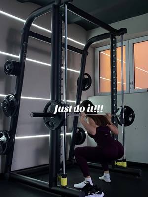 A post by @missrequeen on TikTok caption: Just do it.. #gym #GymLife #gymmotivation #tiktok #palestra  @mega_bull_gym 