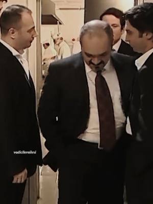 A post by @vadicilerailesi on TikTok caption: ..... #vadicilerailesi #kv #kurtlarvadisi #polatalemdar #süleymançakır #şevko #efsanelerölmez 🚬📿