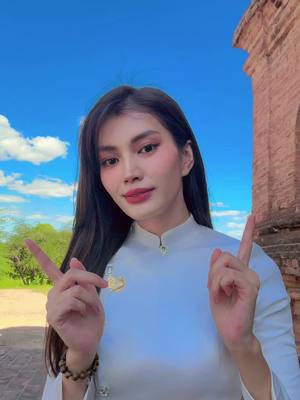A post by @ninilineainofficial on TikTok caption: @Trappy wait #NiNiLinEain #fypシ゚viral #คริสต์มาสนี้ที่TikTok 