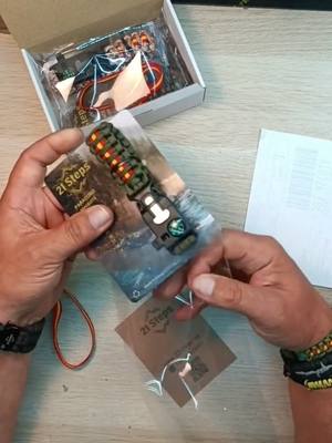 A post by @21_steps on TikTok caption: En 21 Steps estamos trabajando para eliminar la huella de carbono en todo nuestro proceso productivo, en breve empezaremos a hacer modificaciones 😜♻️ #21steps #handmade #paracord #hechoamano #españa 