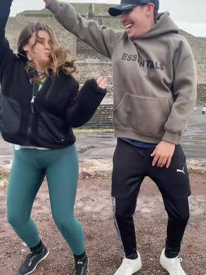 A post by @brisacarrillo on TikTok caption: @Bryan Vazquez Traemos todo el flow teotihuacano ❤️😎 #teotihuacan #pareja #trendingvideo #fyp #couple #amor #parati 