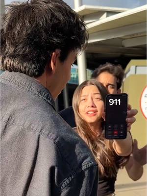 A post by @andreasevillaa on TikTok caption: Sabia decisión💀 #trending #parati #humor #comedia #Viral #tragedia #trend #andreasevillaa 