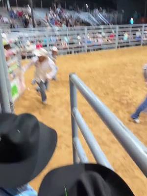 A post by @escapadeplazatx on TikTok caption: #escapadeplazajaripeo #bullriders #hupangofest #jarisundays #escapadejaripeo 