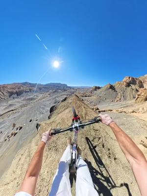 A post by @tomguillo_mtb on TikTok caption: Ride sur la lune #mtb 