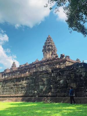 A post by @darinheng on TikTok caption: សំណូមពរ​តែ​ប៉ុណ្ណឹង​  មិន​ពិបាក​ទេ🥺📍🍀 #foryou #everyone #bakongtemple #viral #CapCut #fyp 