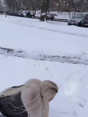 A post by @julia_von_stein_fp on TikTok caption: Spadł u was śnieg? ⛄️🌨️ | #viral #juliavonstein 