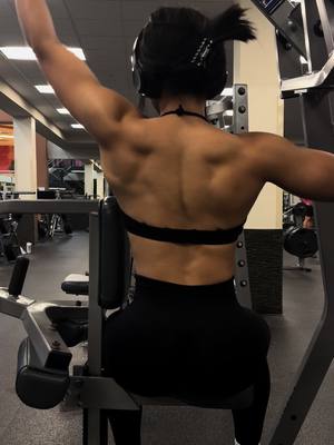 A post by @elisfitness26 on TikTok caption: Discipline is doing it even when you feel like giving up🫶🏻 #gymfollow #backworkouts #followerstiktok #gymmotivation #gymgirl 