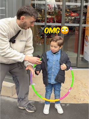 A post by @gabinouvilla on TikTok caption: Si tu sors pas du cerceau, tu gagnes ! @Davidbenmusic le DJ super papa, son fils shay est amoureux de lui c’est trop mignon ! Je crois quil est en contact avec les extraterrestres par contre… #defi #videodrole #cadeau 