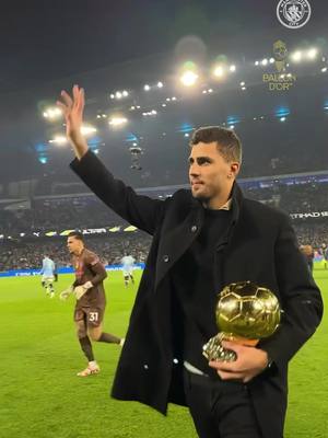 A post by @ballondor on TikTok caption: Rodri brought his Ballon d’Or in front of the Manchester City’s fans ⚽️✨ 🎥 @mancity  #ballondor #sportstiktok