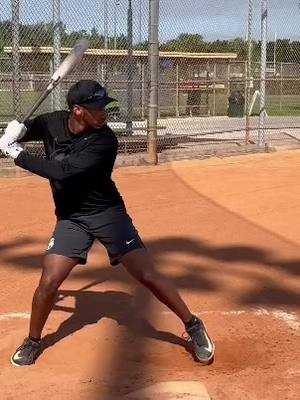 A post by @thebaseballfundamentals on TikTok caption: 🇩🇴coach andres. 🇩🇴COACH ANDRES. EL ÉXITO NO SE MIDE POR LO QUE LOGRAS, SINO POR LOS OBSTÁCULOS QUE SUPERAS. Fe y esperanza 🙏 #baseball  #beisbol  #perceverancia  #dedication  #diciplina  #amor #humildad #sabiduria  #éxito #parati #fyp 