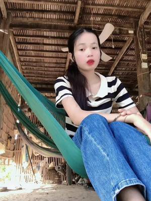 A post by @usersavit8 on TikTok caption: #គុប1សង50វីដេអូ_យាយមែនអត់ចេះកុហក់ទេ🤧🥀 #why #24hours 