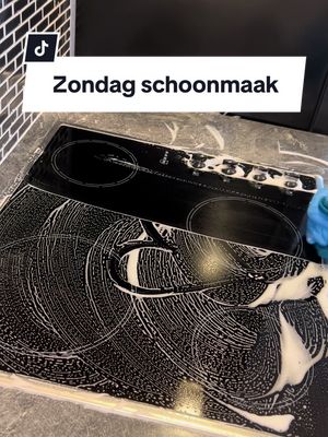 A post by @easycleaningwithmichelle on TikTok caption: #fy #fyp #voorjou #schoonmaaktiktok #schoonmaaktips #zondagschoonmaak #zondag #schoonmaken #poetsen #huishouden #huishoudelijketips #doucheputje #badkamer #opruimen 