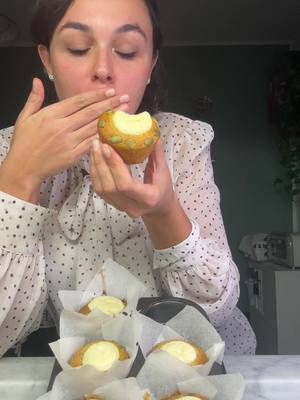 A post by @dilettasecco on TikTok caption: Se state pensando a dei muffin sofficissimi, profumati e con un ripieno imperdibile..beh questa ricetta fa per voi! Fidatevi perché impazzirete al primo morso✨ -  140 gr zucchero -  80 ml olio girasole -  220 gr polpa zucca cotta -  30 gr fecola -  180 gr farina 00 -  1 uovo - 50 gr miele - 2 cucchiaini lievito per dolci - noce moscata, cannella, curcuma, zenzero Per il ripieno: 150 g formaggio 1 cucchiaio essenza di vaniglia 60 g zucchero a velo  1 cucchiaio di farina 00 Forno statico 180* X circa 20 min