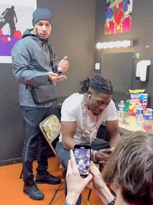 A post by @gazo.officiel on TikTok caption: Le pote de rappeur qui prend plus de place que le rappeur en promo 😂🚫🎮 #Hamzapvris #humour 