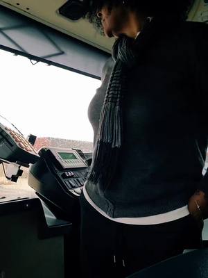 A post by @moz220 on TikTok caption: bon début de semaine# autravail# chauffeurdebus #77 #