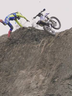 A post by @ushardenduro on TikTok caption: up is up, right? @Agus Pascal  getting his bike where is needed to be, during the 2022 #BentoniteBrawl ⛰️ #ushardenduro #hardenduro #enduro #aguspascal #dirtbike #montana #billingsmotorcycleclub 