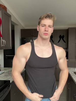 A post by @bigpat64 on TikTok caption: hows the arms👀💪🏻 #explore #fyp #grwm #explorepage