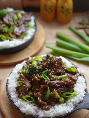 A post by @mxriyum on TikTok caption: Beef and Broccoli ♥︎ 30 minute dinner !!  🫶🏼 As always, I recommend checking out the full blog post rather than just relying on the ingredients. The instructions and tips are far more detailed on the blog & will help you so much more - always linked for you in my bio!  Ingredients you’ll need:  * 2 lbs flank steak into thin 1/4 inch pieces, cut against the grain  * 2 tbsp avocado oil for searing beef  * 12 oz broccoli florets 340 grams  * 1 inch grated ginger peeled * 6-8 cloves grated garlic  Beef marinade ✮⋆˙ * 1/2 tsp white pepper * 2 tbsp soy sauce  * 1 tbsp cornstarch  * 1 tbsp sesame oil  * 1/2 tsp baking soda * 3/4 tsp garlic powder  Sauce ✮⋆˙ * 1/4 cup soy sauce  * 3 tbsp oyster sauce  * 1 tbsp cornstarch  * 1 tbsp rice vinegar  * 2 tbsp brown sugar  * 1 tbsp sesame oil  * 1/2 cup beef broth  * 3/4 tsp white pepper * 1/2 tsp ginger powder  Garnish ✮⋆˙ * toasted sesame seeds * green onions