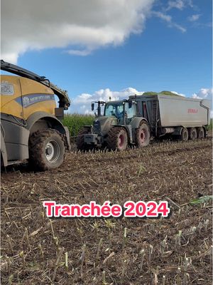 A post by @lucas_lck3 on TikTok caption: Souvenir des tranchées 2024 ! #work #world #farmlife #agriculture #agriculteur #tracteur #pourtoi #agriculturelife #pourtoii #farmer #agri #tracteurs🚜 #farmtok #agrar #silage #foryou #mud 