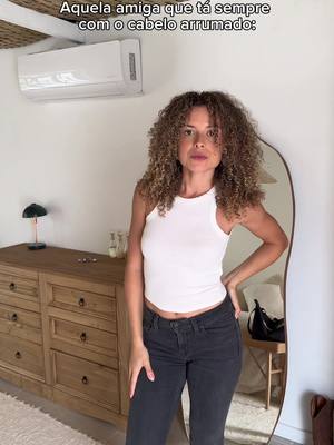 A post by @larissagloor on TikTok caption: O cabelo é o acessório dela kkkkk O primeiro passo para ter um cabelo de salão em casa é escolher um shampoo profissional, por isso eu uso o Shampoo Absolut Repair de @L’Oréal Professionnel . A linha garante 77% menos danos para os fios, 7x mais brilhos e cabelos mais macios, e agora na opção refil você tem o melhor custo-benefício para um shampoo de tecnologia PRO, além de gerar 75% menos plástico. Já testou? 💛 #RefilLorealPro