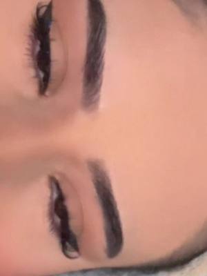 A post by @na.xunav on TikTok caption: #fyp #viral #fypppp #lashes #wimperntutorial #tutorial 