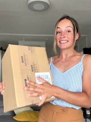 A post by @reflexions_equestres on TikTok caption: Unboxing Stubben 📦 🦄 ! Je vous montre les essais avec mon cheval en part.2? ☺️#equitation #stubben #stubbensaddle #unboxingequitation #unboxing #ohlalasellerie #cheval #dressage #cso 