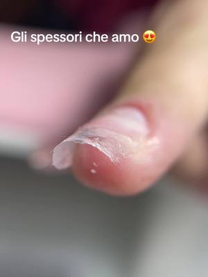 A post by @unicornorosanails on TikTok caption: Sai quanto sono importanti gli spessori?