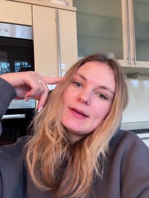 A post by @lauraunddaniel_ on TikTok caption: Ihr wolltet einen 2. Teil, ihr bekommt einen 2. Teil!  Aber sagt mir…. wer trägt das ?🫠😂