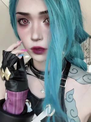 A post by @emiru on TikTok caption: HI TIKTOK :D it’s been so long #jinxcosplay #arcane #essencepartner #juicybalm @essence cosmetics 