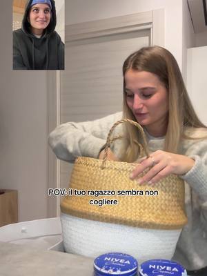 A post by @folz.aa on TikTok caption: Sarebbe troppo bello per essere vero, infatti è un video, però le creme di #niveaitalia esistono davvero 🧚🏼‍♂️ #adv #niveacreme #xmasmademebuyit 