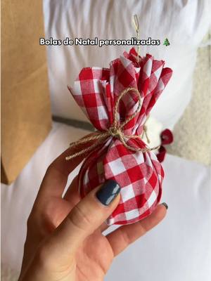 A post by @monicaffr on TikTok caption: chegou a altura em que a Camila traz trabalhos de casa da creche ahah, tínhamos de fazer enfeites de Natal e estes foram os nossos 😍  Fica a ideia para fazerem com as crianças 🎄✨ #DIY #diynatal #natal #decoracaodenatal #maefilha #atividadescomcriancas #maternidade #vidademae 