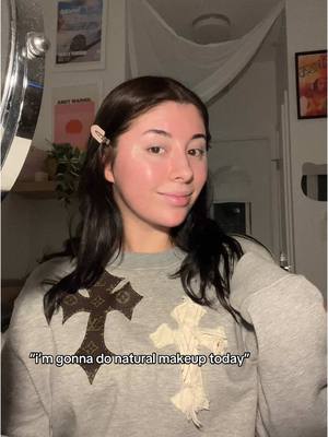 A post by @mari4eliana on TikTok caption: doing natural makeup 😍🫶🏼 #makeup #makeuptransformation #latinamakeup 