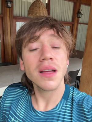 A post by @paulolondra on TikTok caption: Perreito pa llorar es un “esaaaaa noooo”  Ahora ustedeeeees @lola indigo  #perreitopallorar