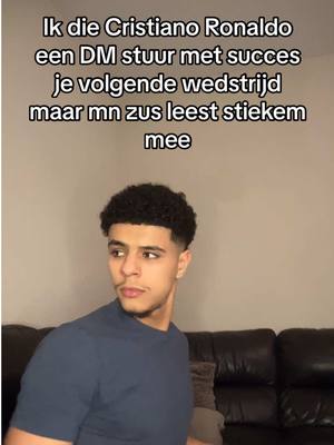 A post by @zakaboula on TikTok caption: “Denk je dat ie gaat reageren ofzo?😂” 😔 #voorjou #cristianoronaldo #voetbal #fyp 