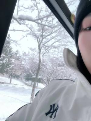 A post by @kkwwaann.23 on TikTok caption: ❄️❤️🤭😊#คนไทยในญี่ปุ่น🇹🇭🇯🇵タイ #สตอรี่ความรู้สึก #休みの日 