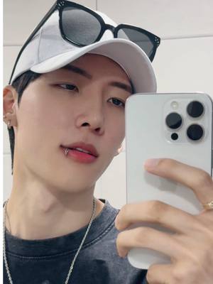A post by @lunitacoreano on TikTok caption: Ojalá que.. #brickell #feid #paratii #viral #fyp  