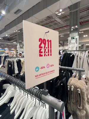 A post by @lilisantox_ on TikTok caption: a tristeza indo embora automaticamente #blackfriday #kikomilano #bershka #prati #foryoupag 