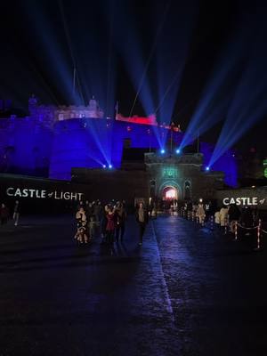 A post by @scotland_uncovered on TikTok caption: Castle of Light at Edinburgh Castle 🏰🏴󠁧󠁢󠁳󠁣󠁴󠁿 #Scotland #edinburgh #edinburghcastle 