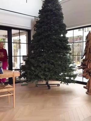 A post by @viral.amazing.work on TikTok caption: Best home decor part220 #DIY #interior #interiordesign #diyhomedecor #diycraft #christmas #christmastiktok #christmasdecor 