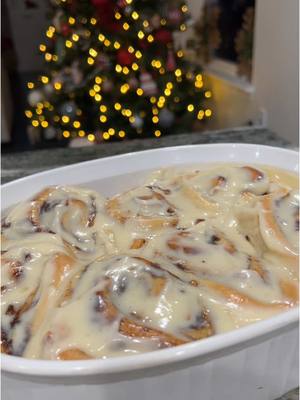 A post by @fitwsabrina on TikTok caption: apple cinnamon rolls😋 #fyp #cinnamonrolls #christmas #foryoupage #christiantiktok #december 