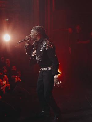 A post by @gazo.officiel on TikTok caption: En pétard sur Birthday la family ☣️🎂 @JUL 📀👽💿 #Apocalypse #NewMusic #TiktokMusic #Behindthesong