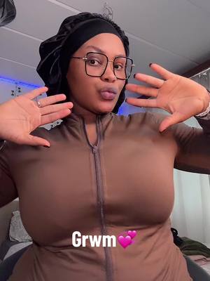 A post by @ on TikTok caption: #grwmmakeup #pourtoi #fyp #viral_video #tiktokguinee224🇬🇳♥️♥️♥️😍😍 petit tuto pr vs montrer comment je fais la pose de mes cils @SHEIN 