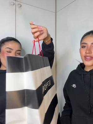 A post by @kessyemely on TikTok caption: Tutto “bellissimoo”😂 a parte gli scherzi grazie grazie mille di cuore 🩶 @Sephora Italia #gift 