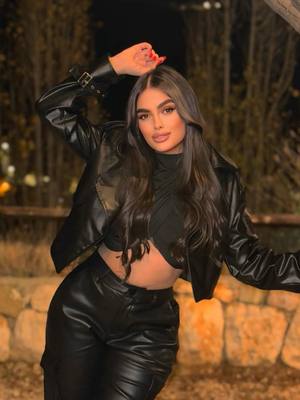 A post by @gayelleeshtaioui on TikTok caption: #CapCut 💣