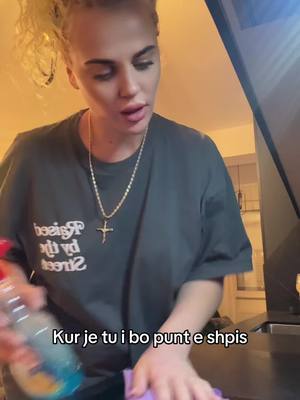 A post by @vjosa.pllana on TikTok caption: #fyppppppppppppppppppppppp #viralvideo #funny #shqiptaretneperbote🇦🇱🌍 #joke 